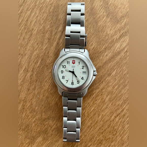 Swiss Army Watch - Picture 2 of 9